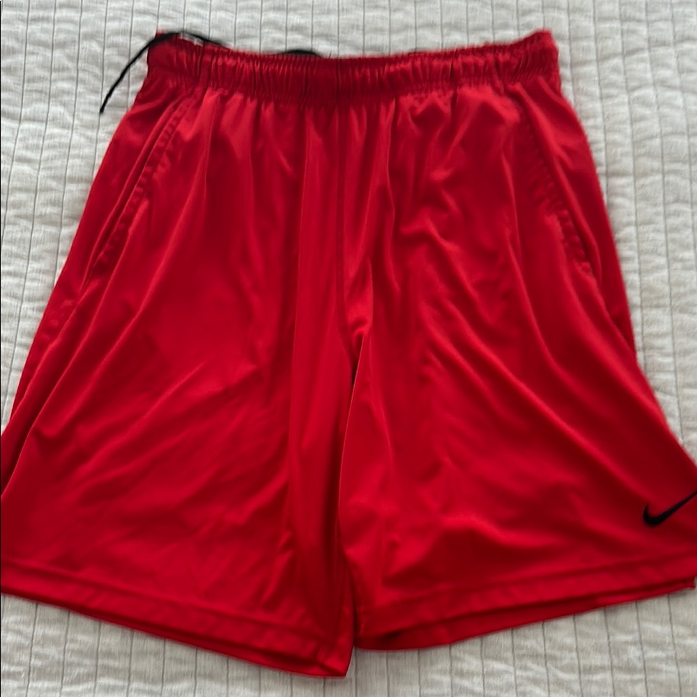 Nike Men’s Red athletic shorts size Large 9 in inseam